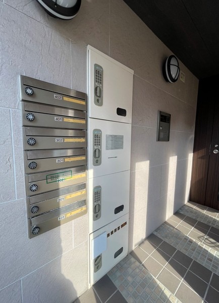 不在時に嬉しいボックスです。