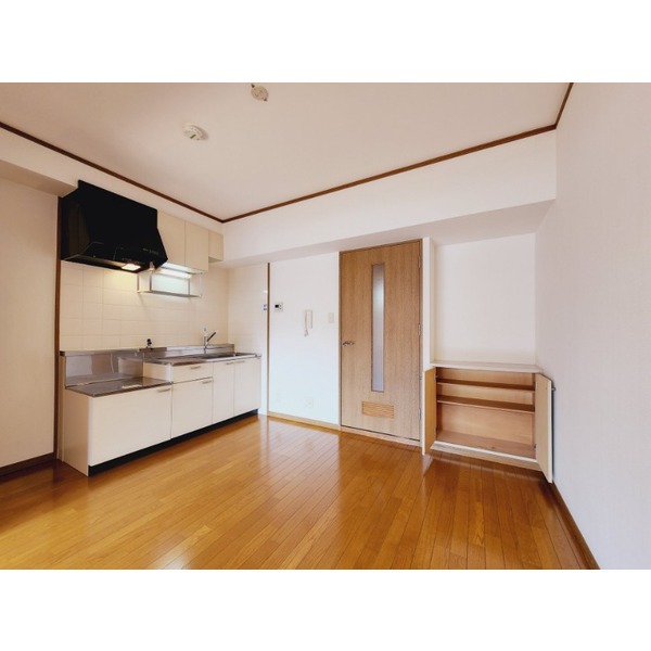 家具の配置に困らないリビングですね