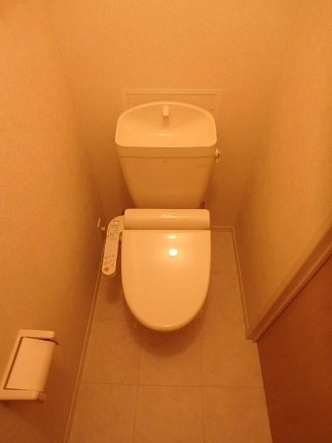 清潔感のあるトイレですね