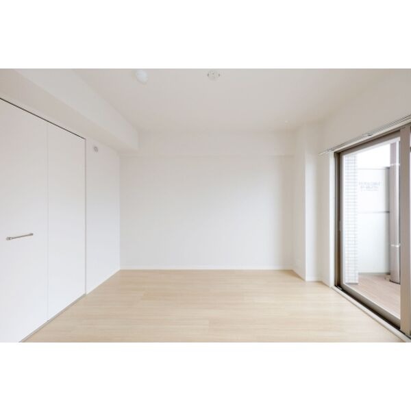 白基調の明るいお部屋です