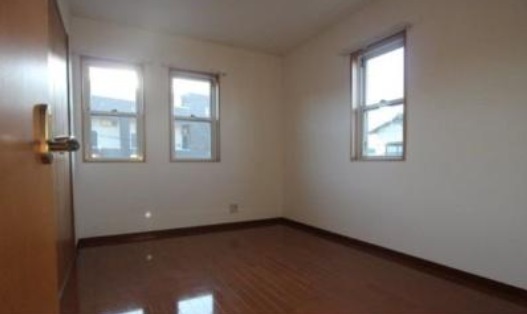 こちらは寝室にぴったりの洋室です