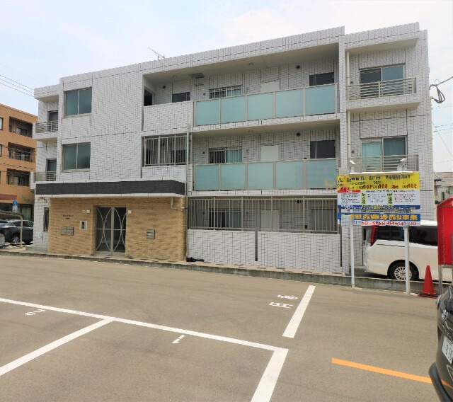 敷地内駐車場完備。