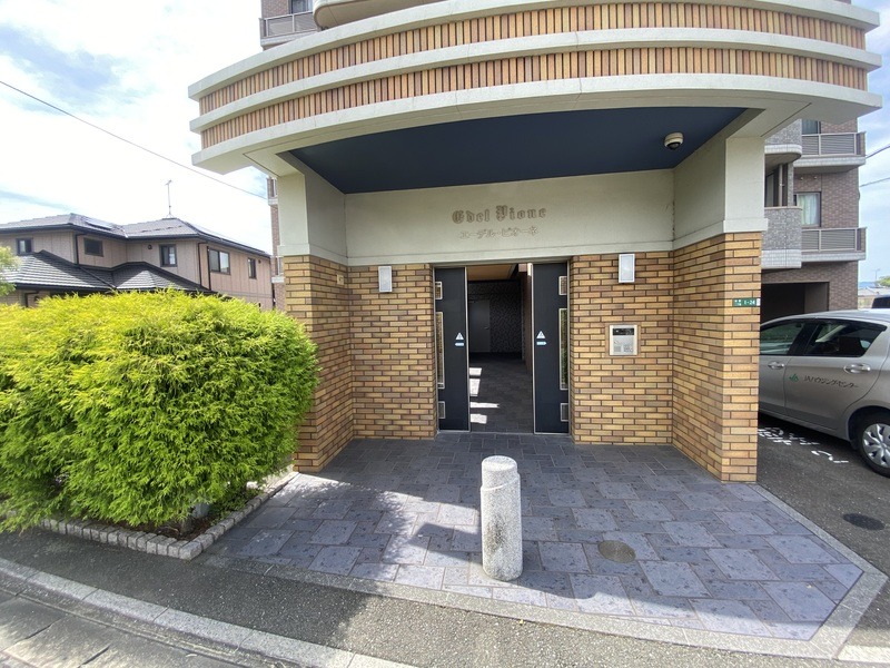 エントランスもきれいにせれています