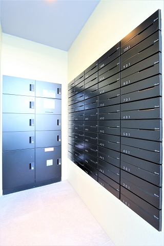 嬉しい宅配ボックス付きです