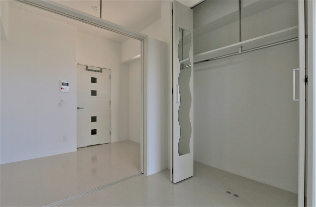 姿見のついた収納あります