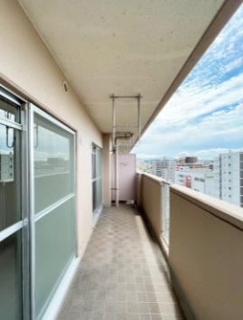 開放感のあるバルコニー。