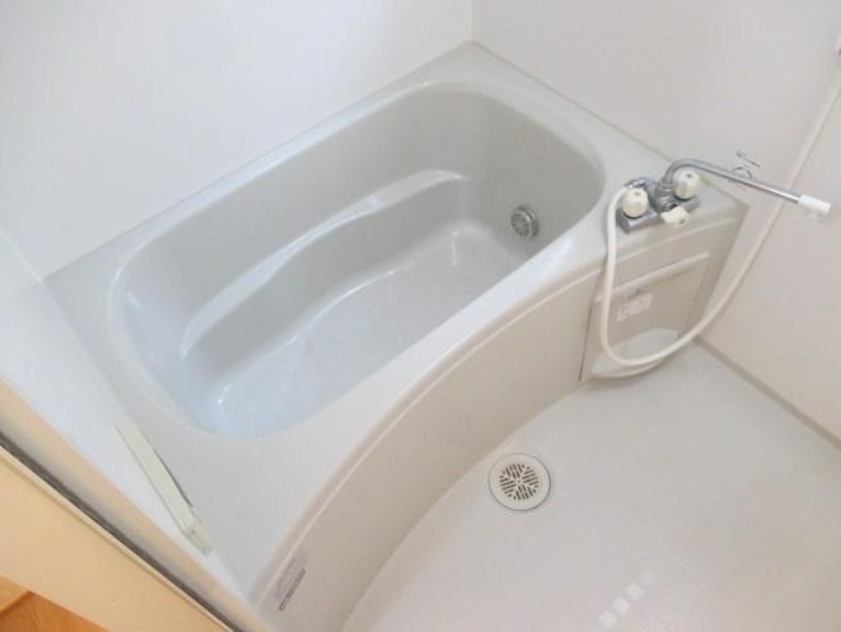 浴槽でゆったりくつろげます☆