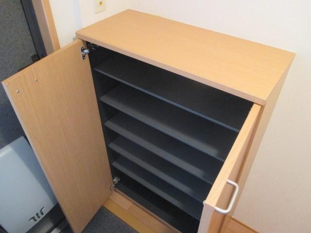 玄関にシューズボックス有！