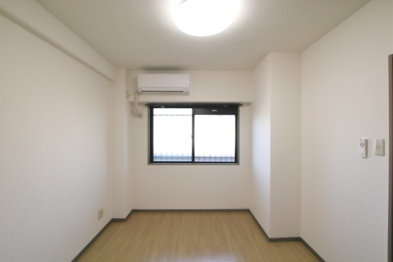 エアコン付きで寝室にぴったり