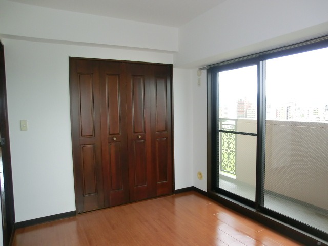 こちらは寝室にぴったりの洋室です