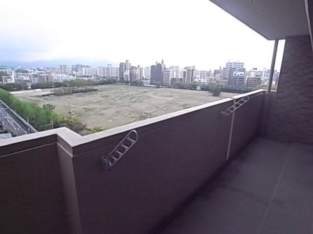 天気のいい日はこちらで洗濯物を干せます