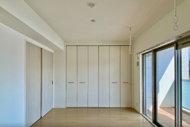 こちらは寝室にぴったりの洋室です