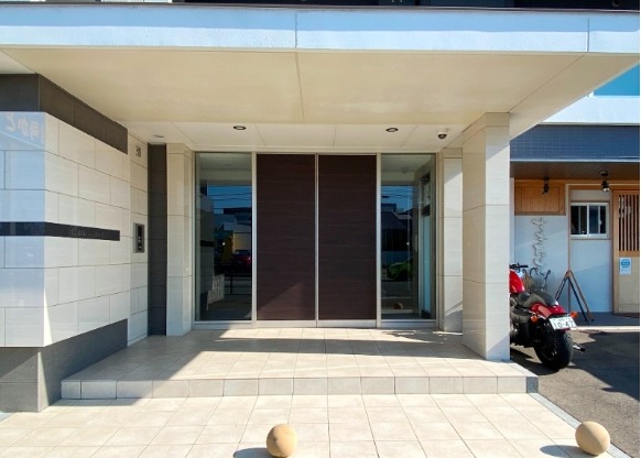 エントランスもきれいにされています