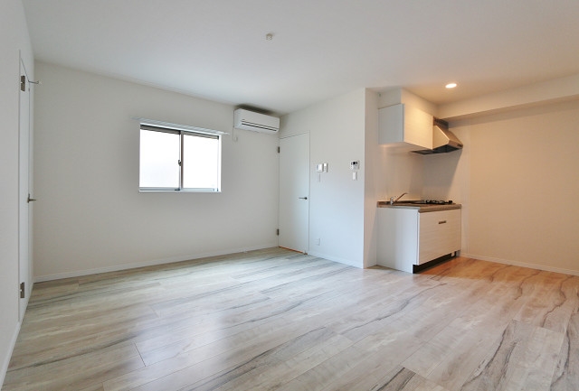 白を基調としたデザイン性ある室内です