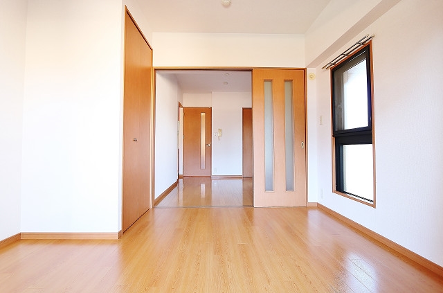 リビングスペースは食卓も置ける広さ