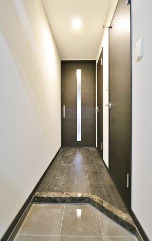 清潔感のある玄関で運気もあがりそうですね