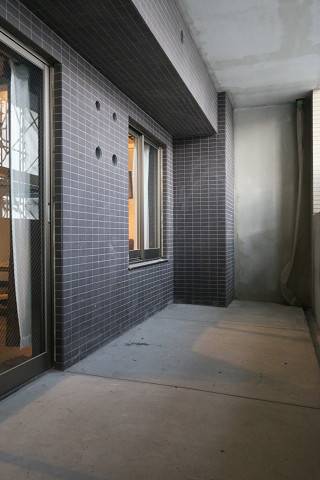 バルコニーも広々です。お洗濯物はこちらへ