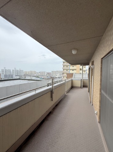 天気のいい日はこちらで洗濯物を干せます