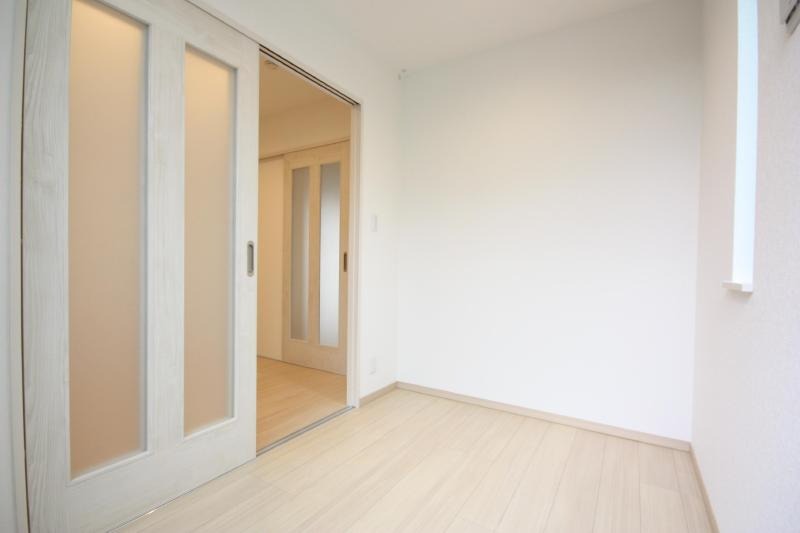 こちらは寝室にいかがでしょうか