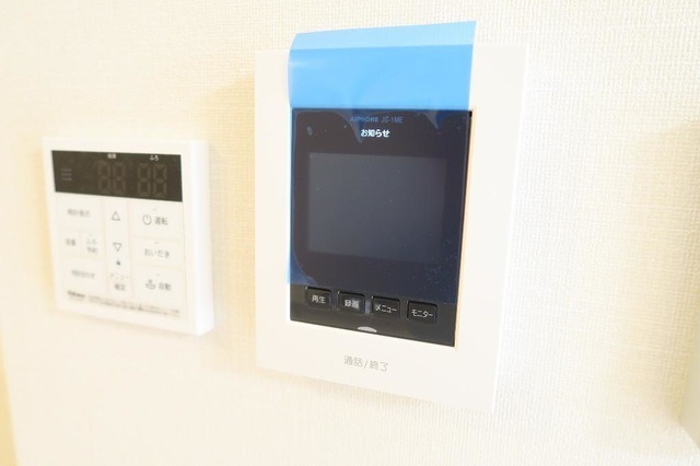 モニター付きインターホンで安心です