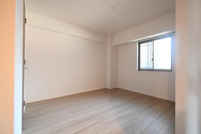 こちら寝室にいかがでしょうか。