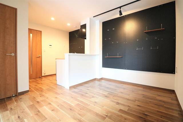 家具の配置に困らないリビングですね