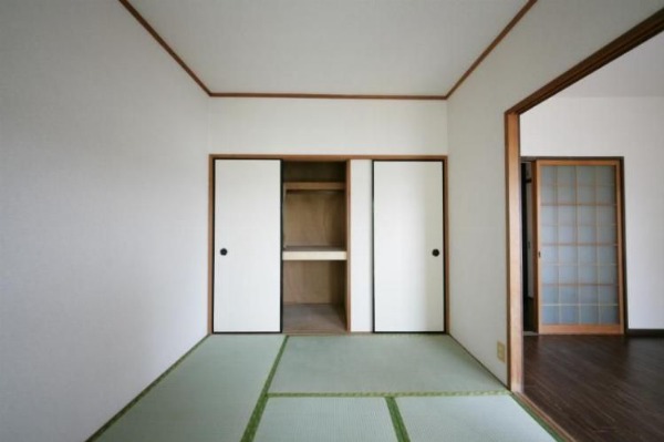 奥行のある収納です。