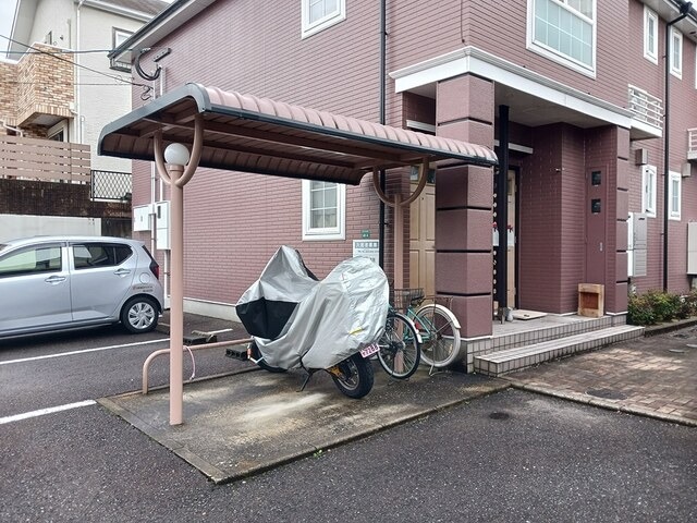 屋根付きの駐輪場です。