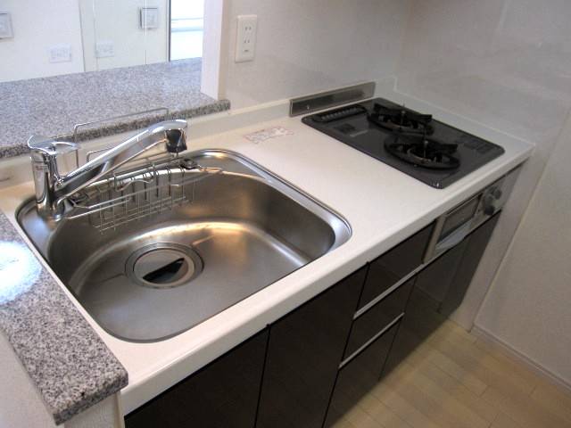 ワイドなシステムキッチンで料理もはかどります