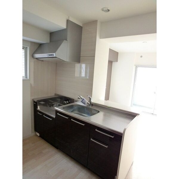 広いキッチンで料理がはかどりますね