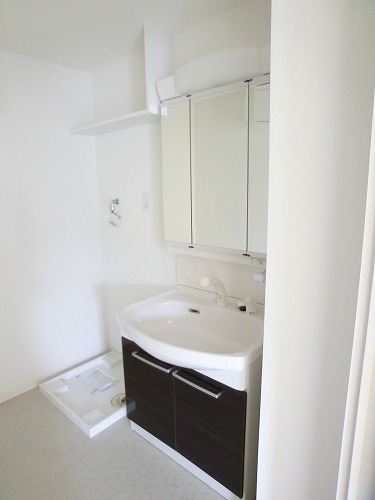 大きな3面鏡でおしゃれですね