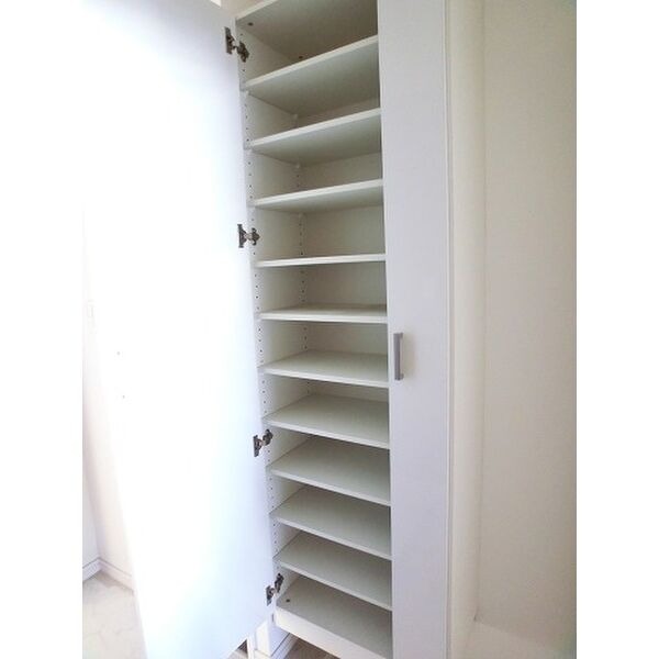 天井高下駄箱で玄関がスッキリしますね