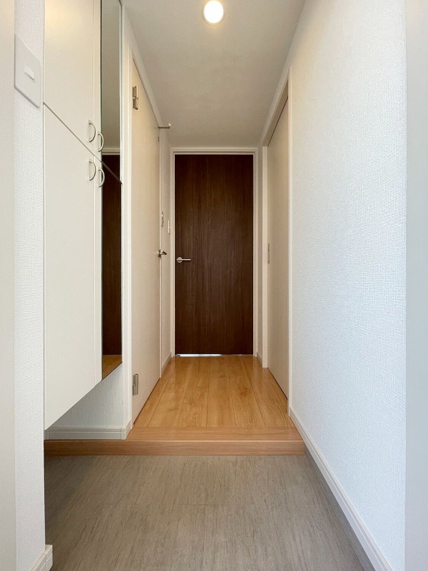 明るい玄関でお出迎え