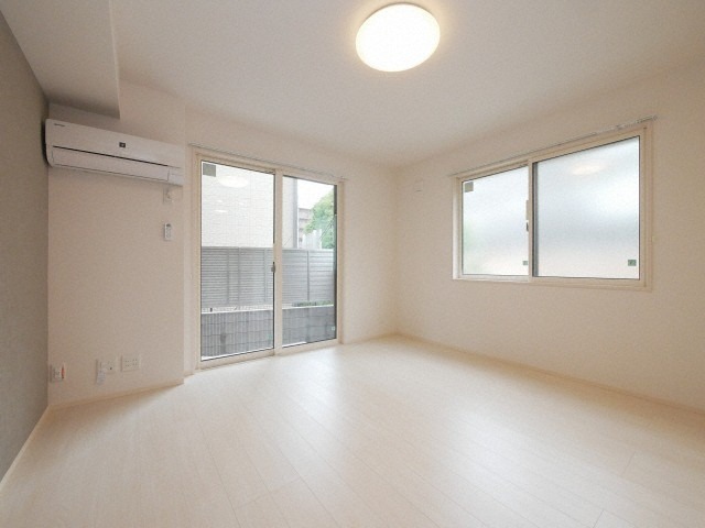 こちらは寝室にいかがでしょうか