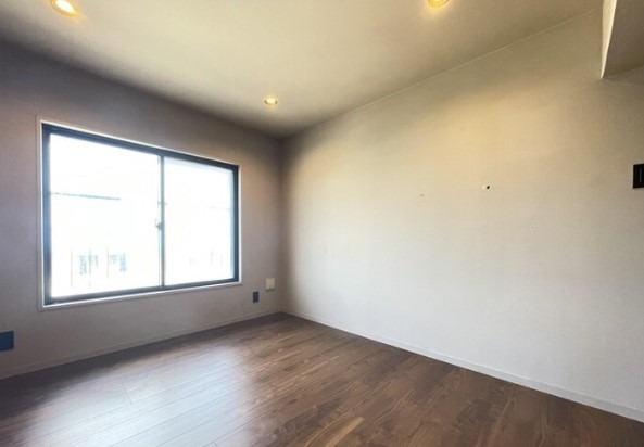 こちら寝室にいかがでしょうか。