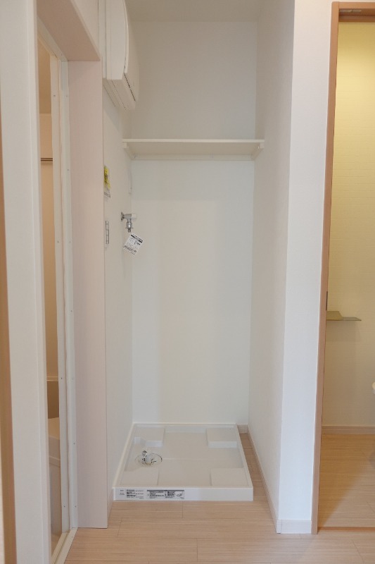 室内洗濯機置場付き。