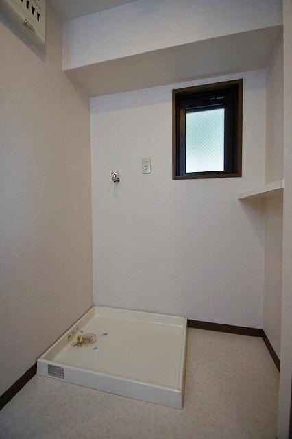 室内洗濯機置場付き。