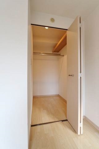 嬉しいウォークインクローゼット。