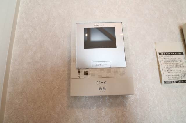 モニター付きインターホンで女性の方にも安心ですね