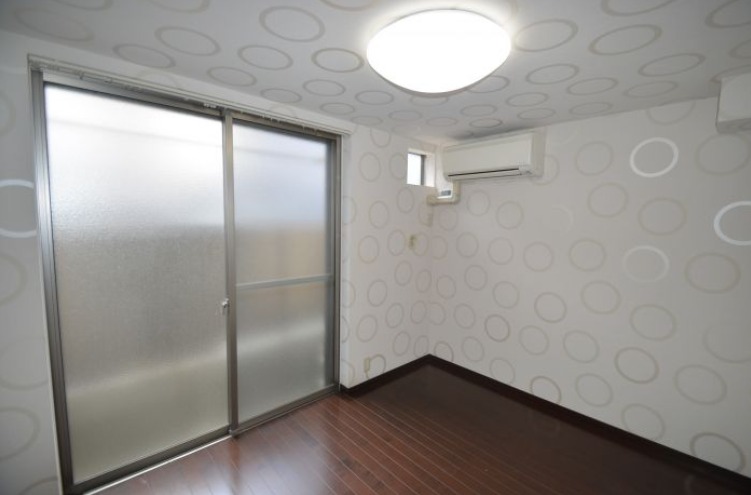 こちらは寝室にいかがでしょうか。