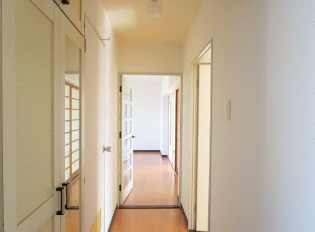 玄関からはこのようになっています。