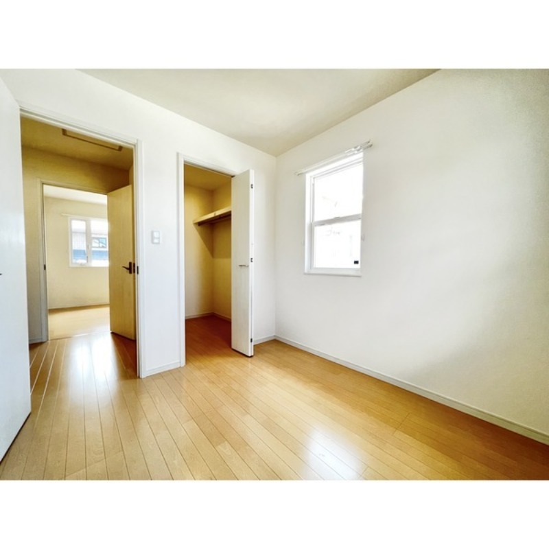 こちら寝室にいかがでしょうか。