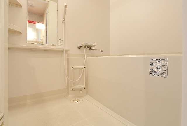 バスルームにも給湯の設定機がございます