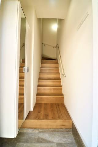 玄関はこちらです。