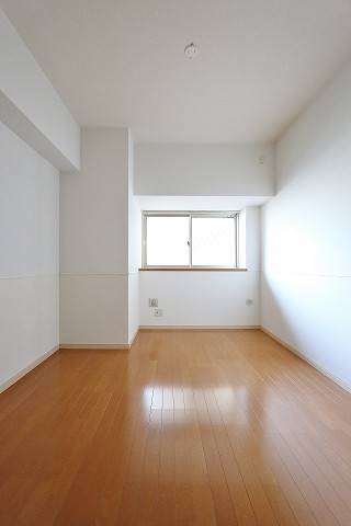 こちらは寝室にいかがでしょうか