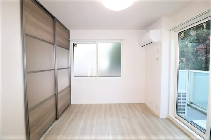 家具の配置に困らないリビングですね