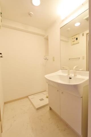 脱衣スペース広々で窮屈感無し