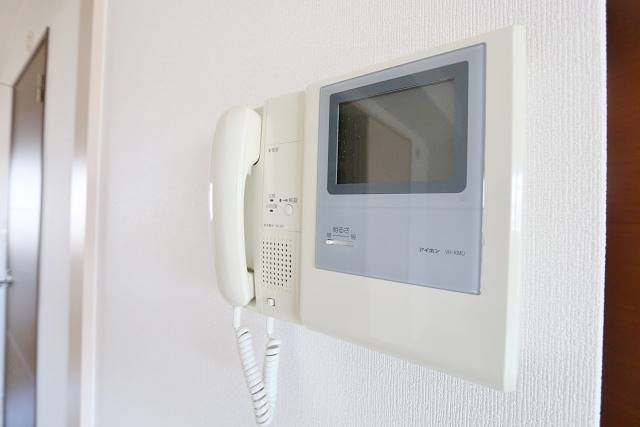 モニター付きインターホンで不審者をシャットアウト