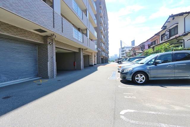 敷地内平置き駐車場完備