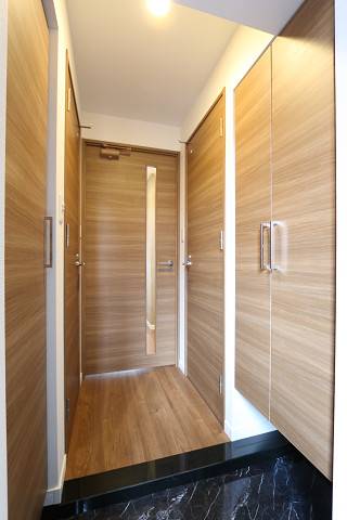 落ち着いた雰囲気の玄関です